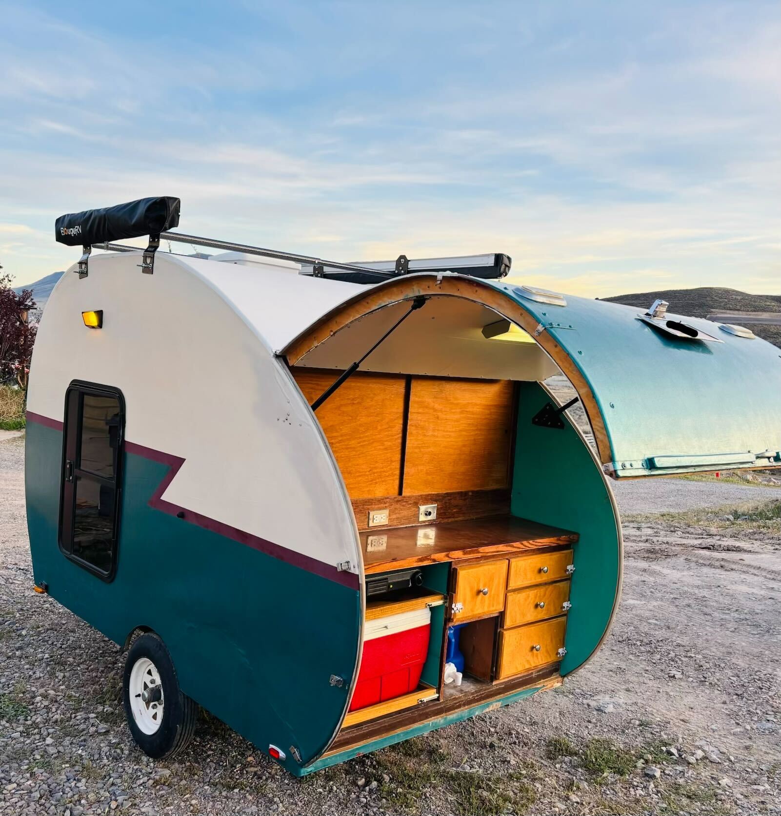 Pearl's galley open in the desert